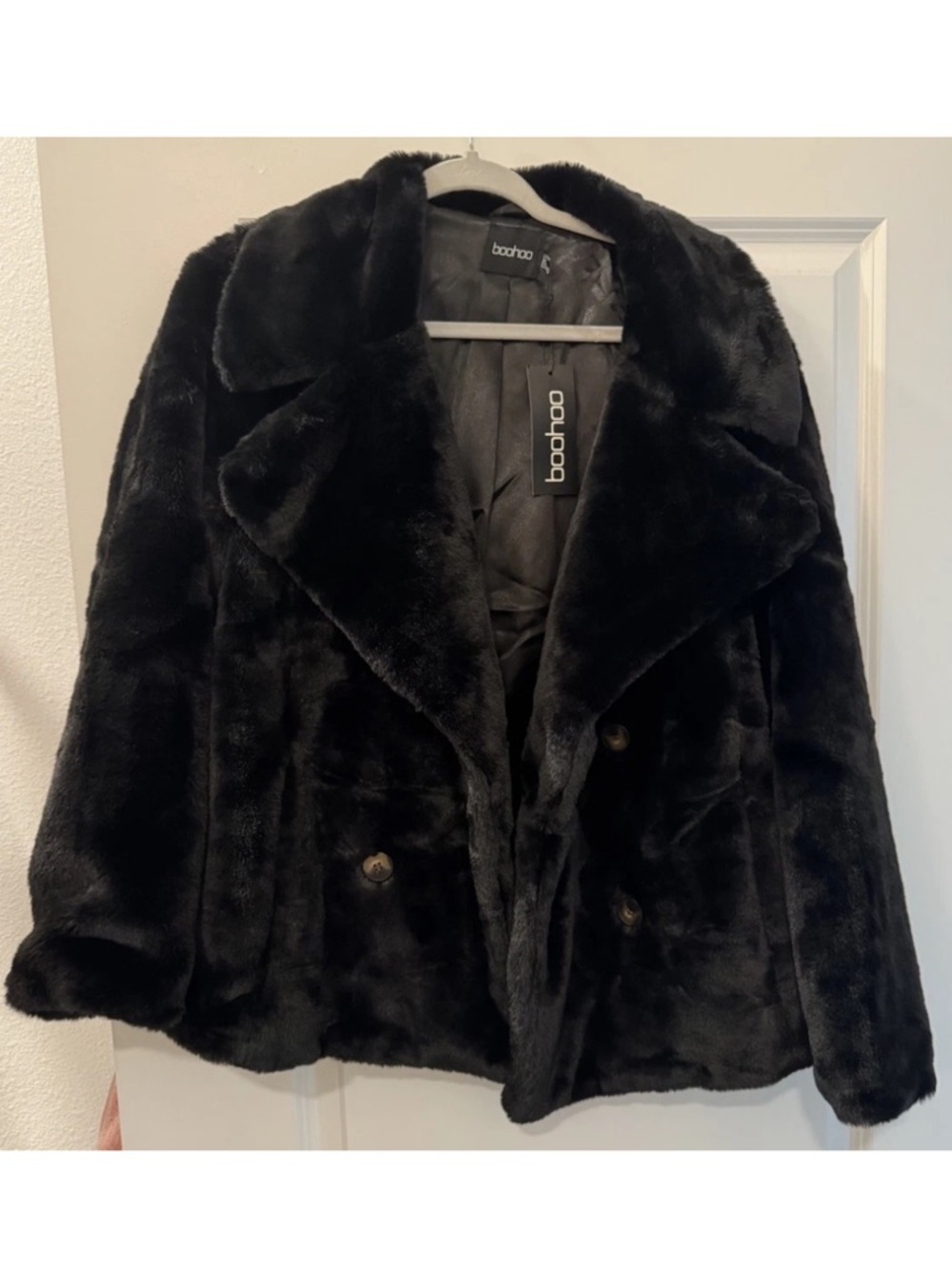 NWT Boohoo Women’s Black Faux Fur Jacket with Pockets Size 8